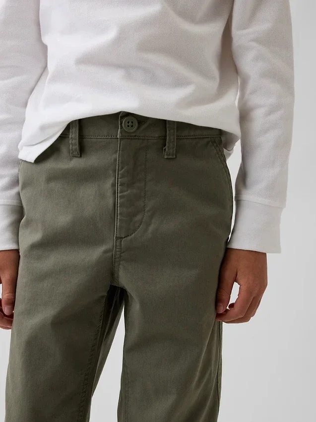 Pantalones caqui rectos y holgados de estilo uniforme moderno para niños