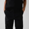 Pantalones caqui rectos y holgados de estilo uniforme moderno para niños