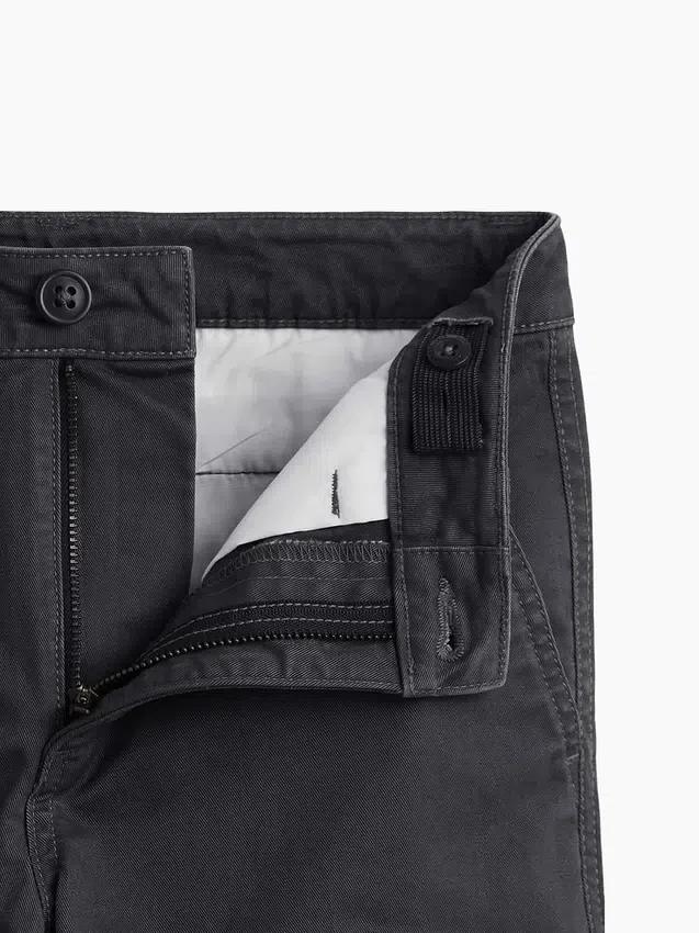 Pantalones caqui rectos y holgados de estilo uniforme moderno para niños