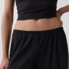 Pantalones cómodos de talle bajo GapFit Tech