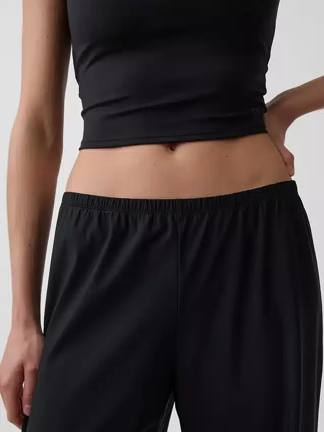 Pantalones cómodos de talle bajo GapFit Tech