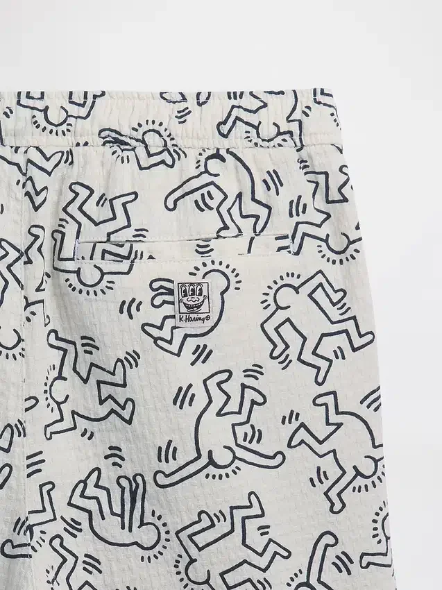 Pantalones cortos cómodos con textura de Keith Haring