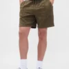 Pantalones cortos cómodos texturizados de 7"