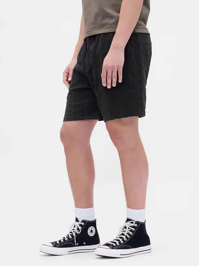 Pantalones cortos cómodos texturizados de 7"