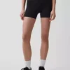 Pantalones cortos de ciclismo lisos GapFit de 4"
