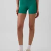 Pantalones cortos de ciclismo lisos GapFit de 4"