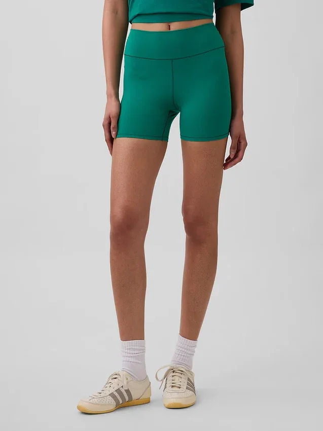 Pantalones cortos de ciclismo lisos GapFit de 4"