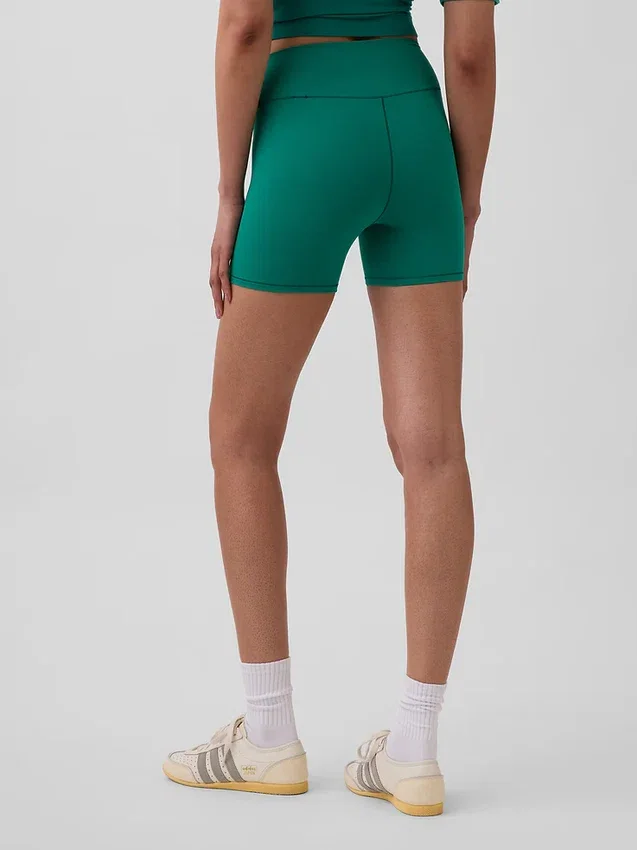 Pantalones cortos de ciclismo lisos GapFit de 4"
