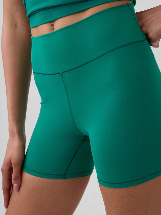 Pantalones cortos de ciclismo lisos GapFit de 4"