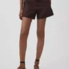 Pantalones cortos de mezcla de lino de tiro medio de 4"