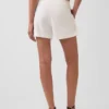 Pantalones cortos de mezcla de lino de tiro medio de 4"