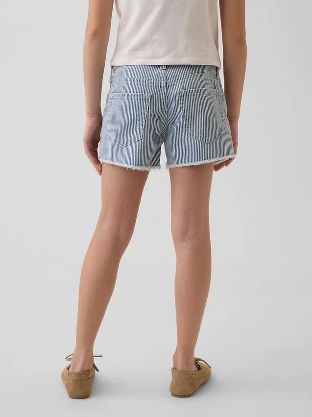 Pantalones cortos de mezclilla a rayas de talle bajo para niños