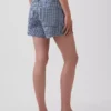 Pantalones cortos de mezclilla de corte recto holgado con estampado de cuadros vichy y talle alto de 3.5"