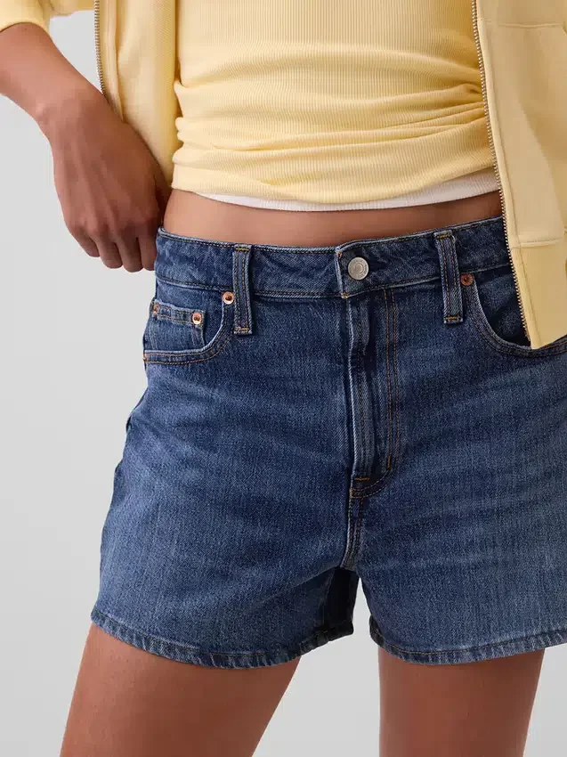 Pantalones cortos de mezclilla de corte recto holgado y talle alto de 3.5"