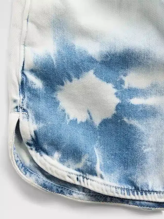 Pantalones cortos de mezclilla de talle alto con estampado tie-dye para niños