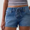 Pantalones cortos de mezclilla de talle bajo con cordón de 3"