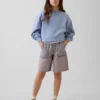 Pantalones cortos de mezclilla de talle bajo y corte largo para niños