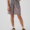Pantalones cortos de mezclilla de talle bajo y corte largo para niños