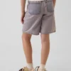 Pantalones cortos de mezclilla de talle bajo y corte largo para niños