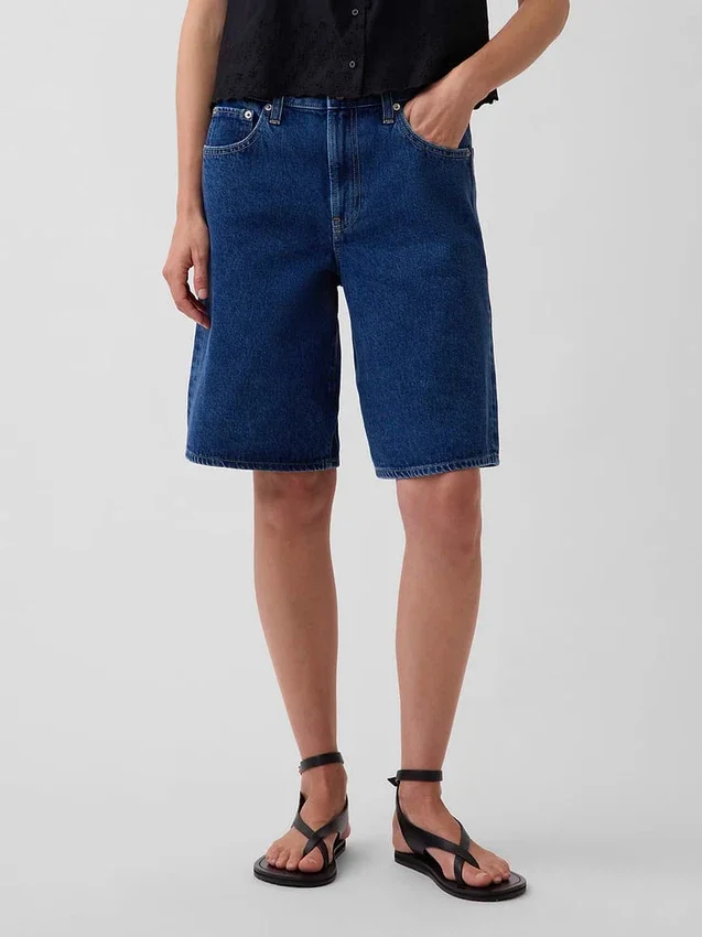 Pantalones cortos de mezclilla de talle medio y corte largo