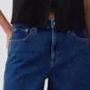 Pantalones cortos de mezclilla de talle medio y corte largo