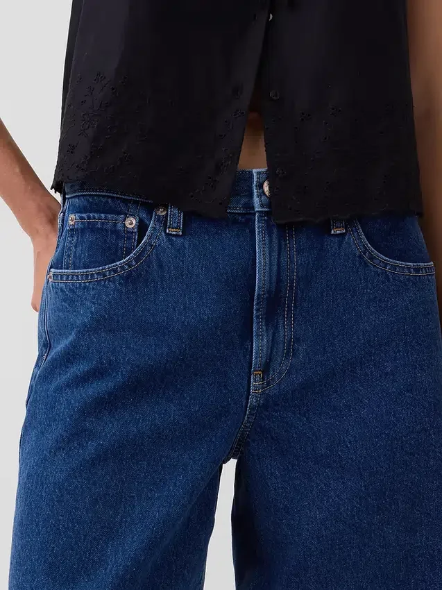 Pantalones cortos de mezclilla de talle medio y corte largo