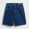 Pantalones cortos de mezclilla de talle medio y corte largo