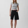 Pantalones cortos de mezclilla de talle medio y corte largo de 11"