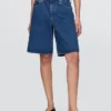 Pantalones cortos de mezclilla de talle medio y corte largo de 11"