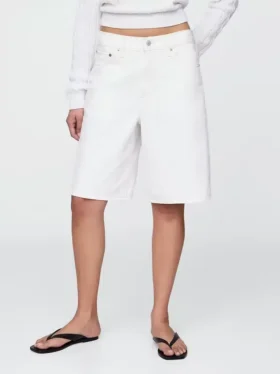 Pantalones cortos de mezclilla de talle medio y corte largo de 11″