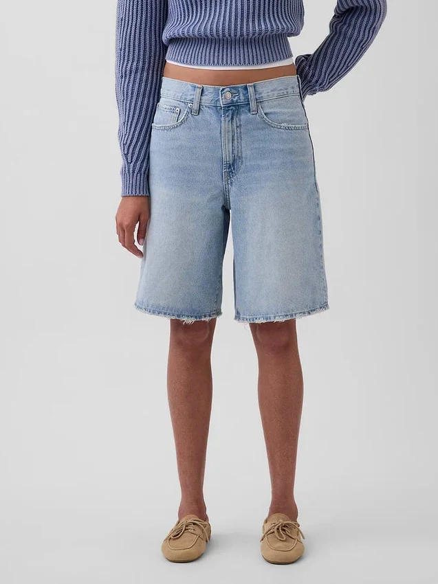 Pantalones cortos de mezclilla de talle medio y corte largo de 11"