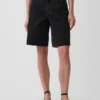 Pantalones cortos de mezclilla de talle medio y corte largo de 11"
