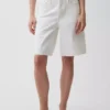 Pantalones cortos de mezclilla de talle medio y corte largo de 11"