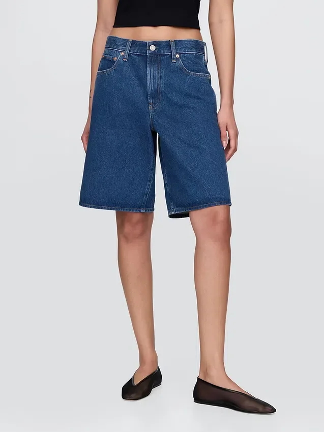 Pantalones cortos de mezclilla de talle medio y corte largo de 11"