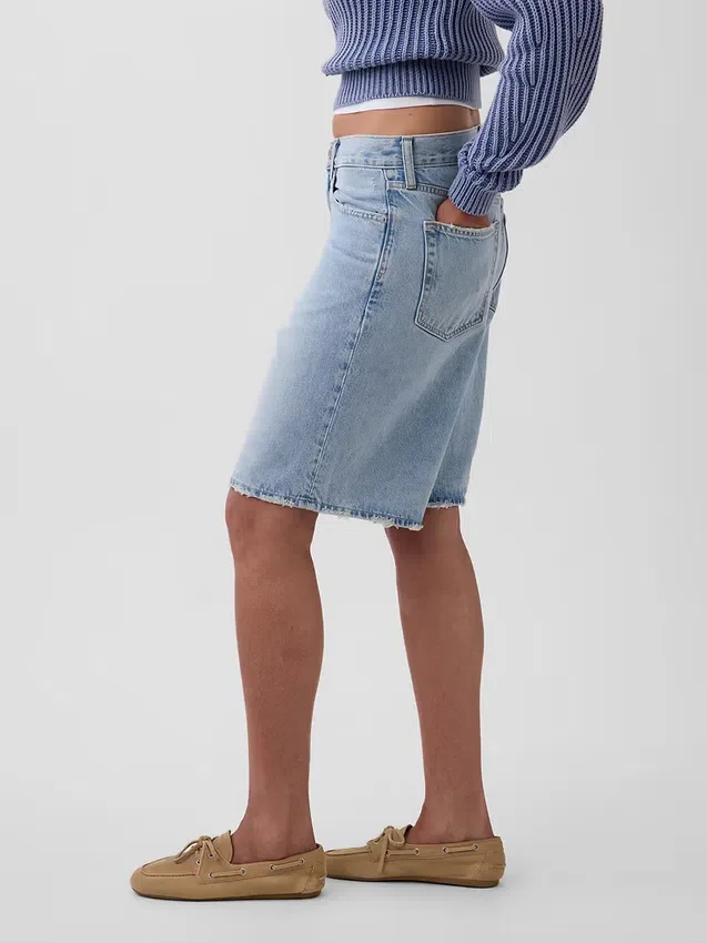Pantalones cortos de mezclilla de talle medio y corte largo de 11"