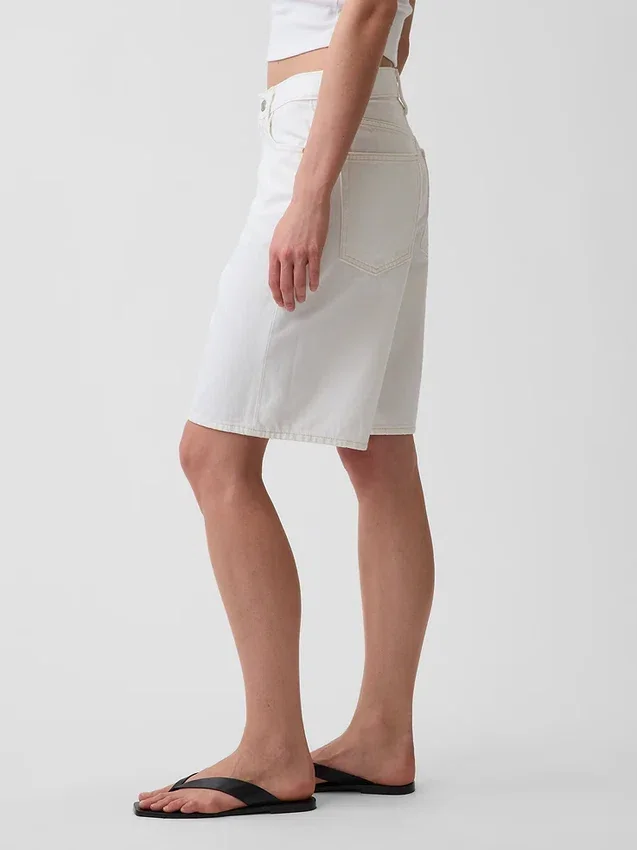 Pantalones cortos de mezclilla de talle medio y corte largo de 11"