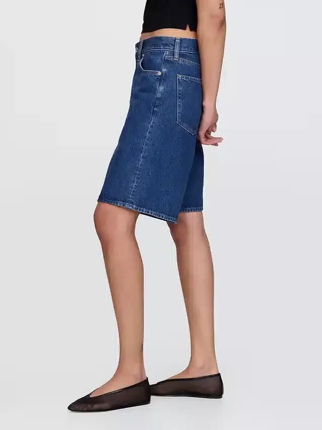 Pantalones cortos de mezclilla de talle medio y corte largo de 11"
