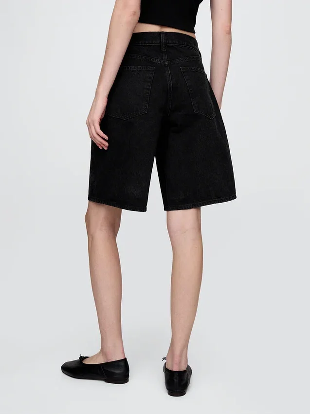 Pantalones cortos de mezclilla de talle medio y corte largo de 11"