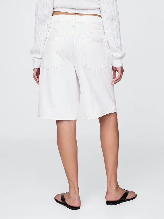 Pantalones cortos de mezclilla de talle medio y corte largo de 11"