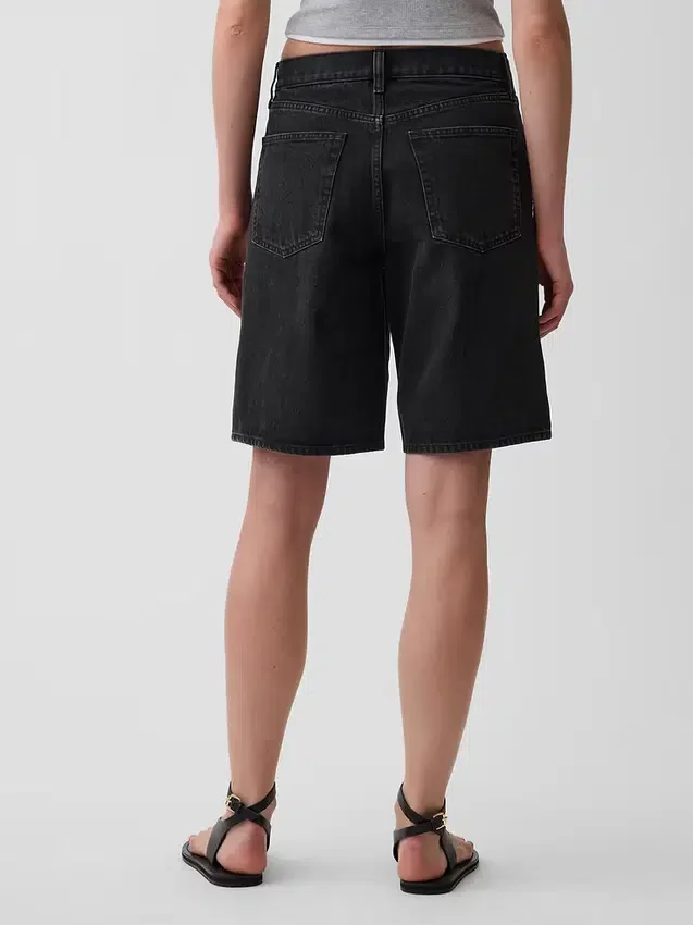 Pantalones cortos de mezclilla de talle medio y corte largo de 11"