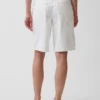 Pantalones cortos de mezclilla de talle medio y corte largo de 11"
