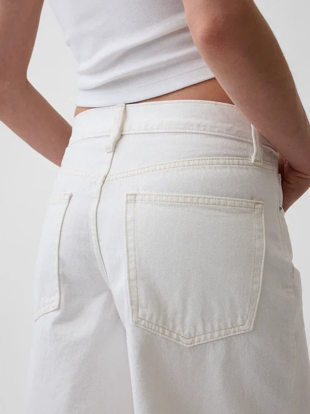 Pantalones cortos de mezclilla de talle medio y corte largo de 11"