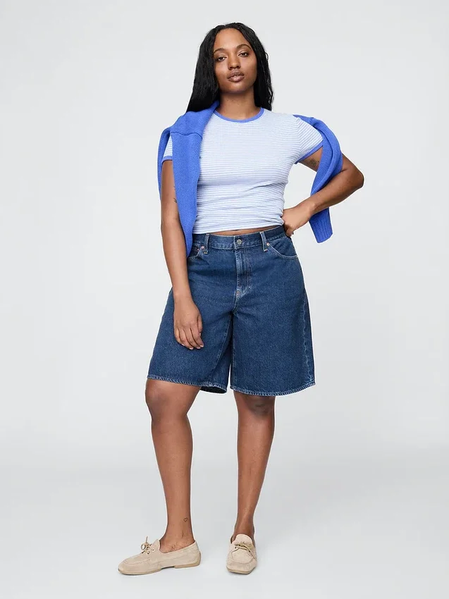 Pantalones cortos de mezclilla de talle medio y corte largo de 11"