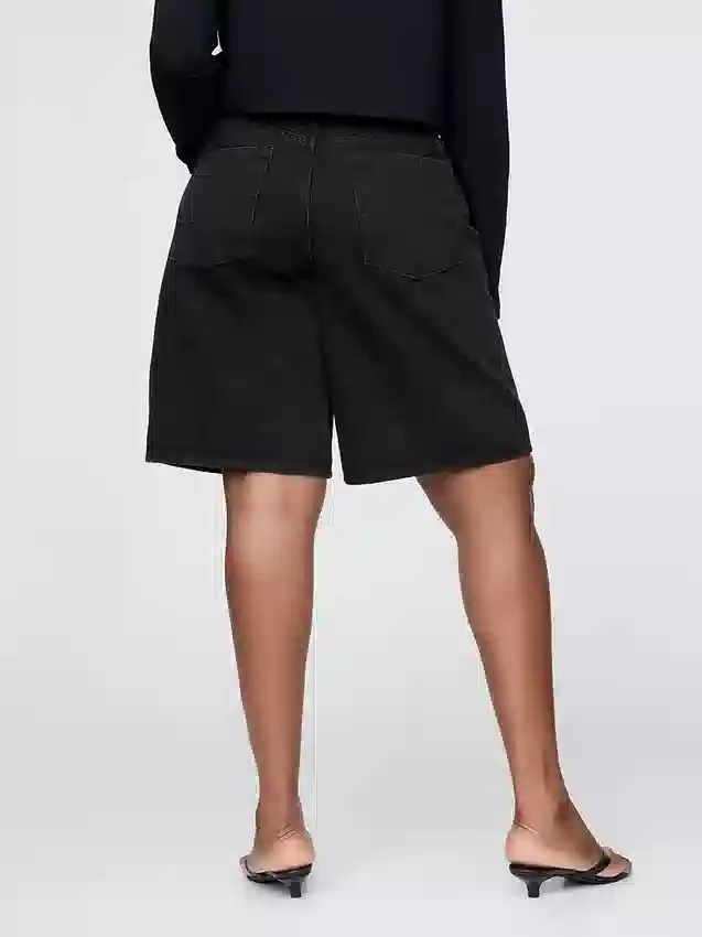 Pantalones cortos de mezclilla de talle medio y corte largo de 11"