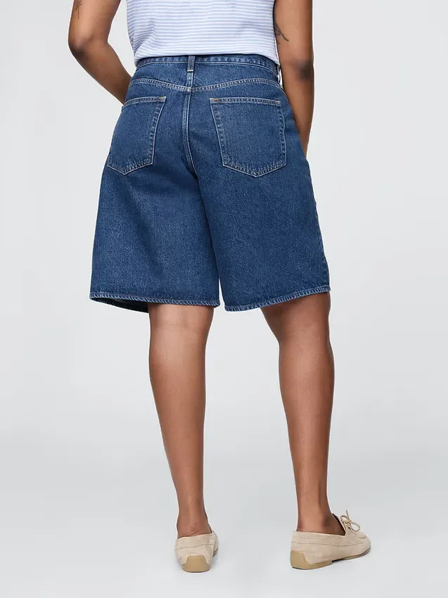 Pantalones cortos de mezclilla de talle medio y corte largo de 11"
