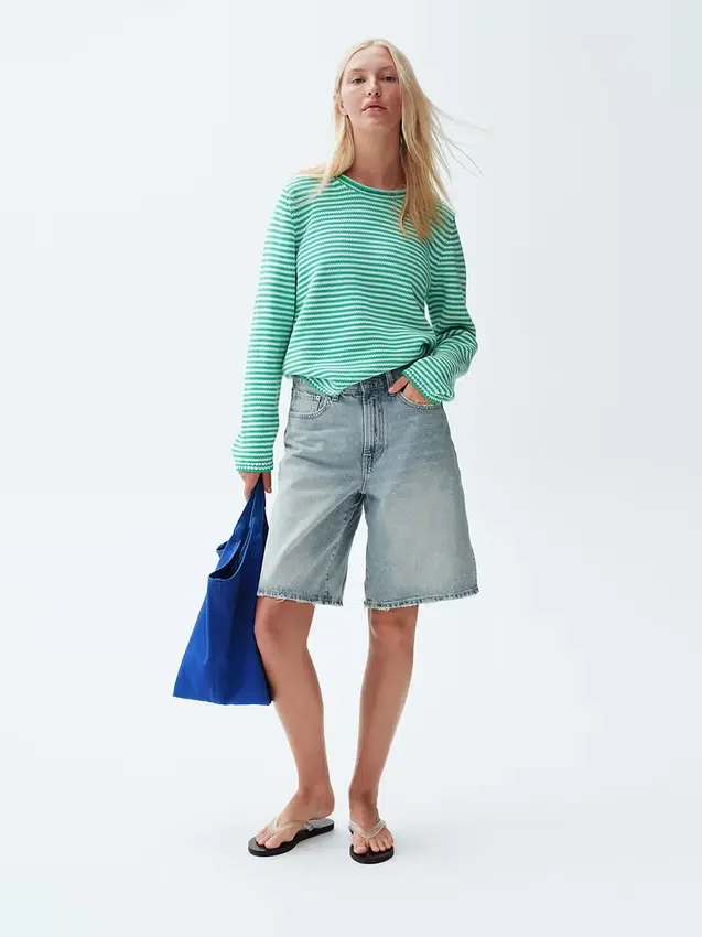 Pantalones cortos de mezclilla de talle medio y corte largo de 11"
