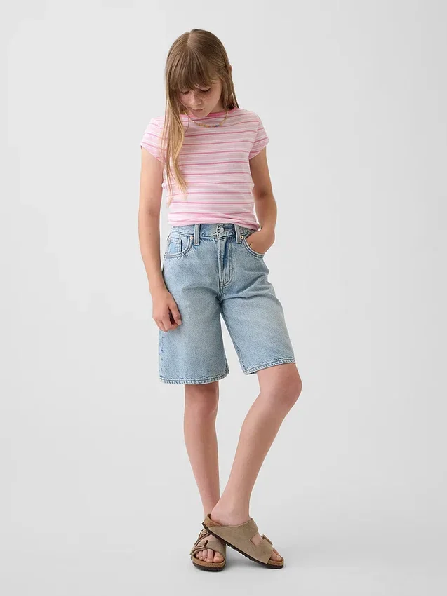 Pantalones cortos de mezclilla de talle medio y corte largo para niños