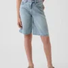 Pantalones cortos de mezclilla de talle medio y corte largo para niños