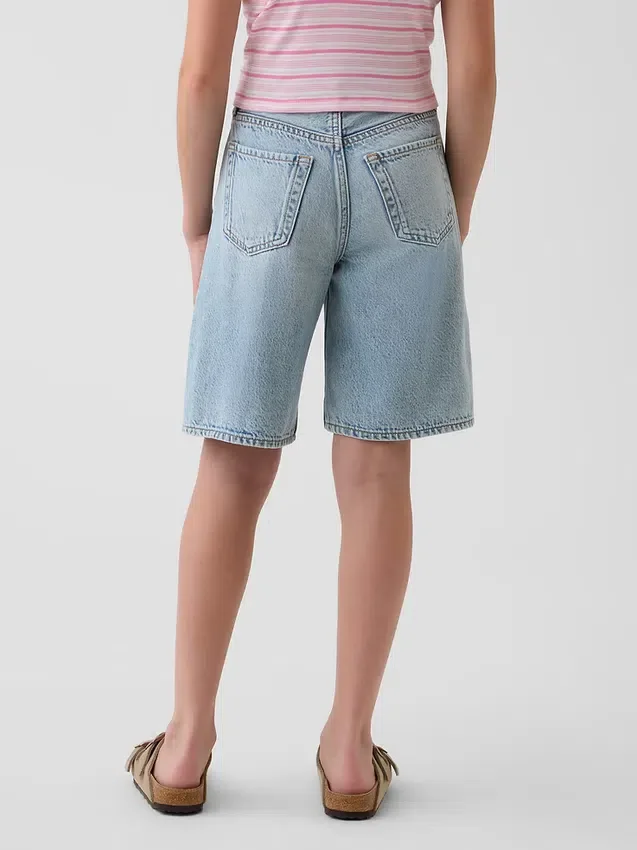 Pantalones cortos de mezclilla de talle medio y corte largo para niños