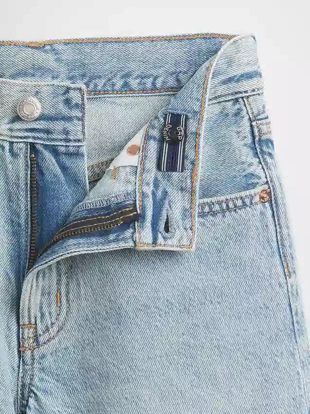 Pantalones cortos de mezclilla de talle medio y corte largo para niños